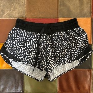 Lululemon Hotty Hot Short 2.5”